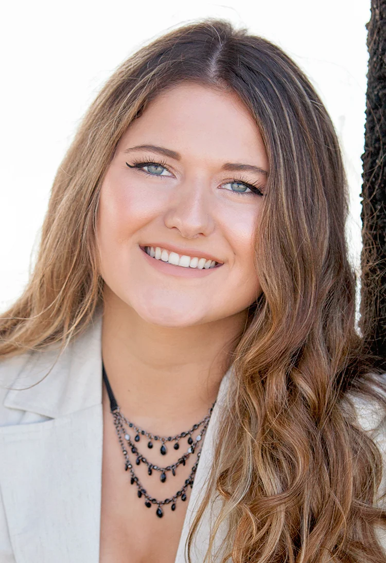 2017_9_12_Sydney Headshot-5372-Edit_750x1095.jpg