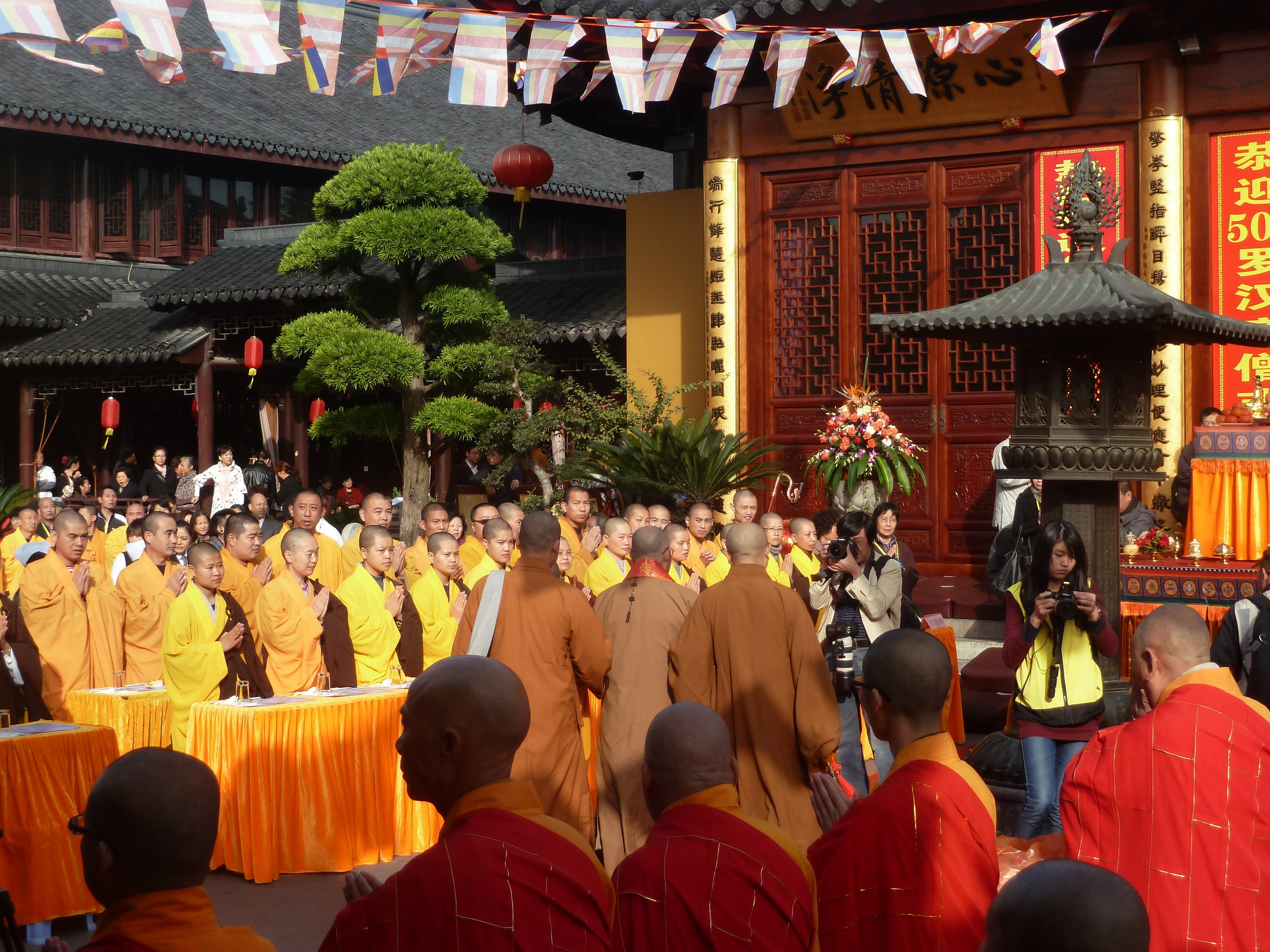 Temple_Shanghai_f.JPG