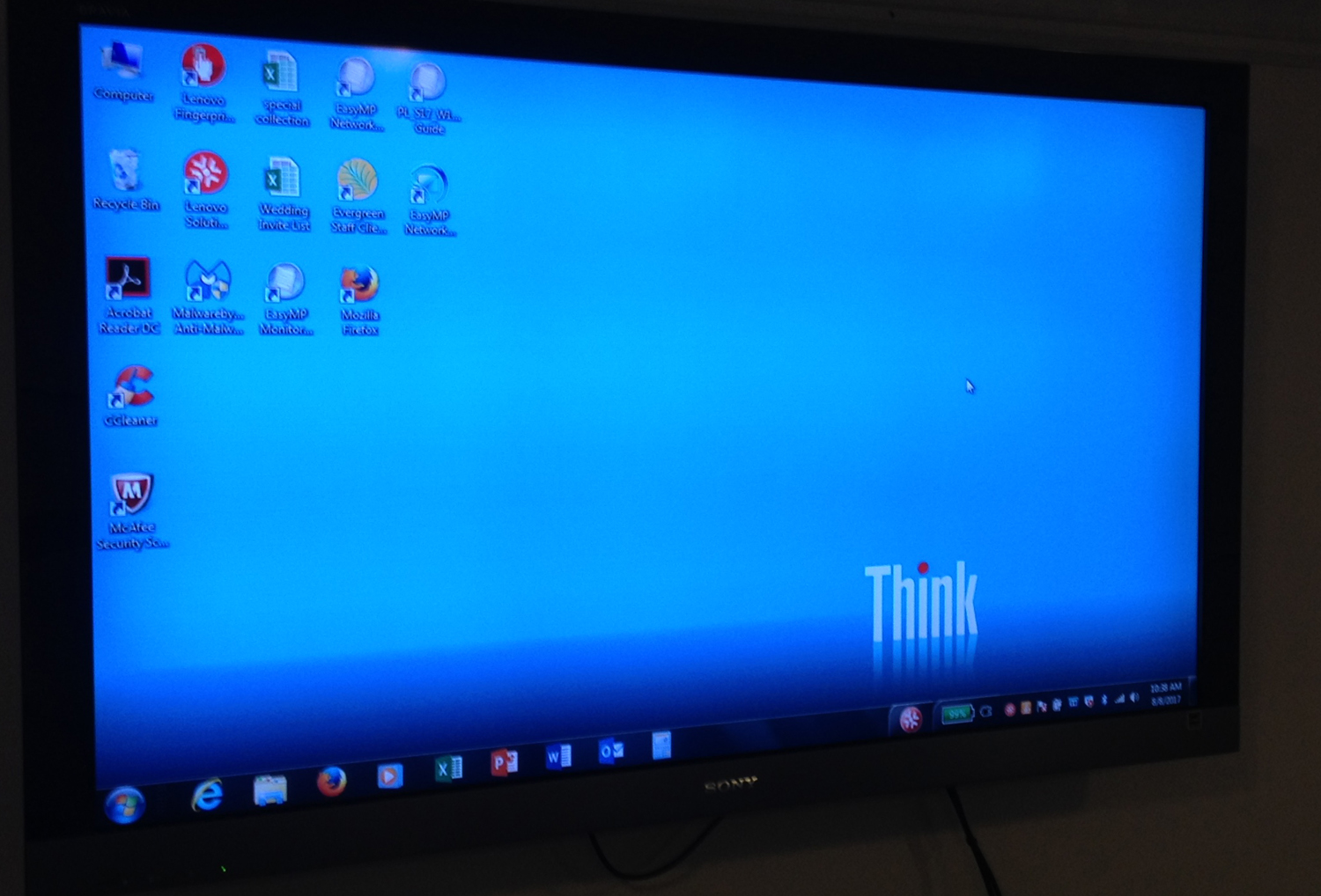 LARGE-SCREEN MONITOR IN MEETING ROOM