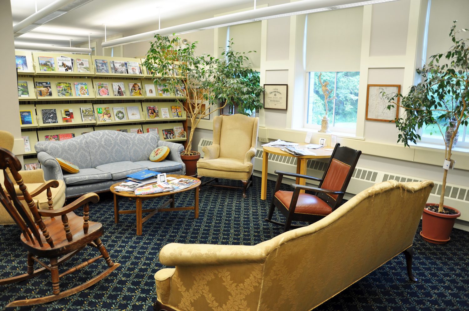SEATING FOR READING IN PERIODICALS