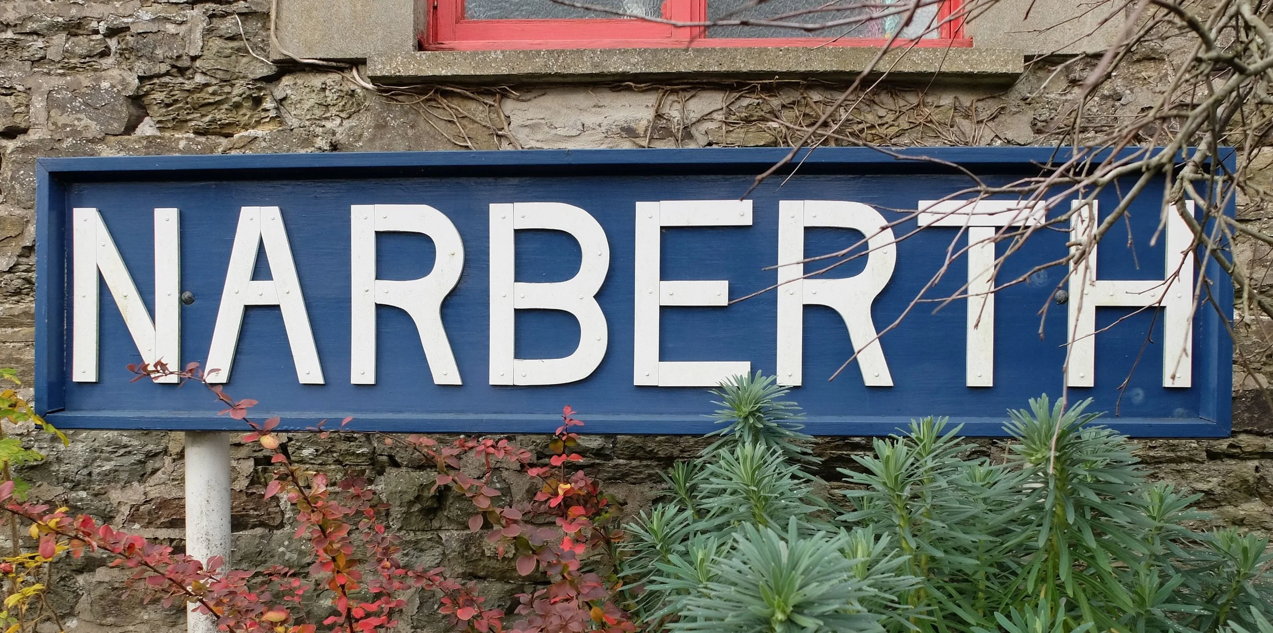 Narberth+station+sign+straight.jpg