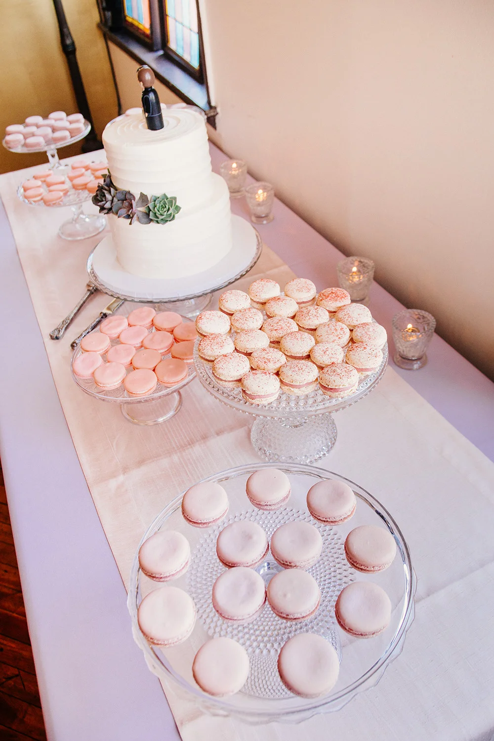 Creativo Loft small wedding venue in Chicago - vintage cake stands