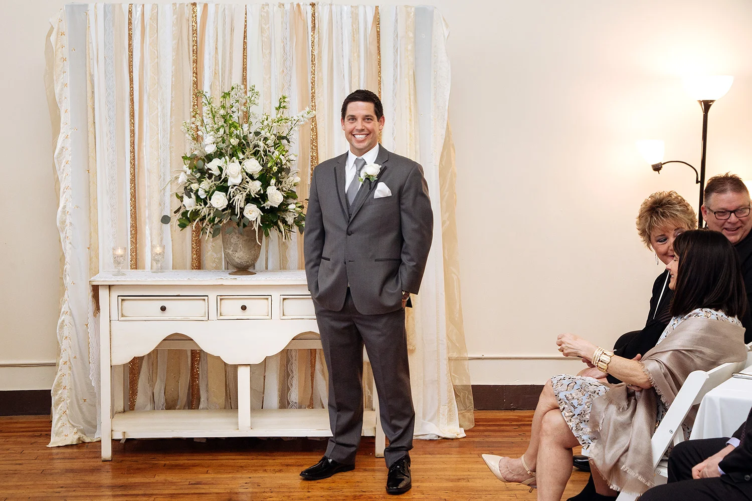 Creativo Loft small wedding venue Chicago - romatic gold and ivory wedding