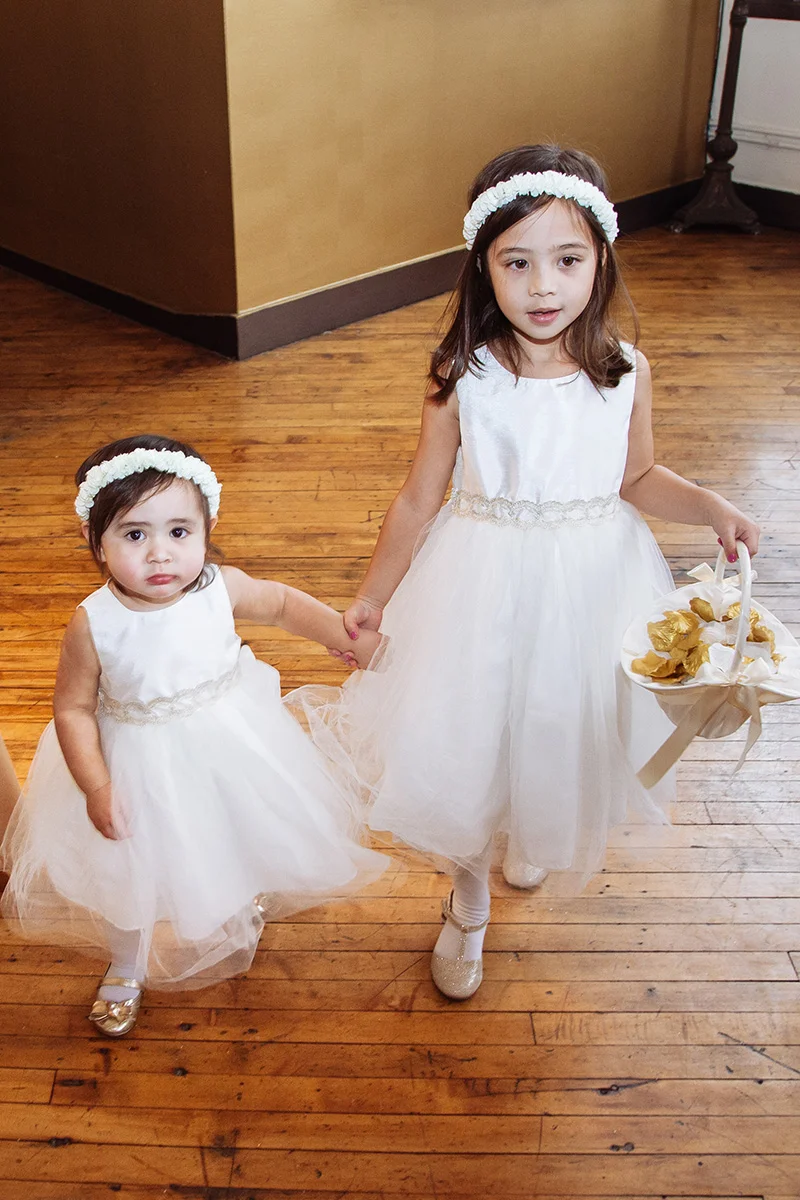 Creativo Loft small wedding venue Chicago - romatic gold and ivory wedding