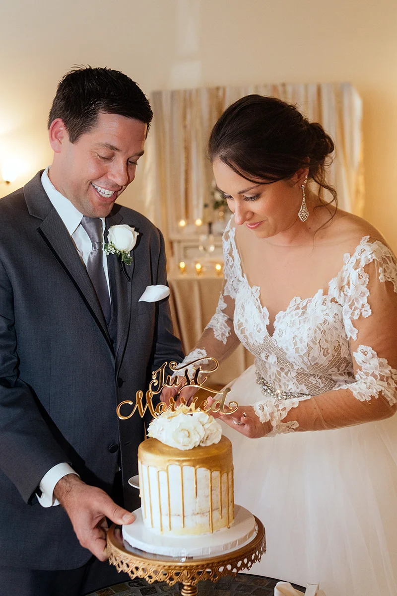 Creativo Loft small wedding venue Chicago - gold cake stand