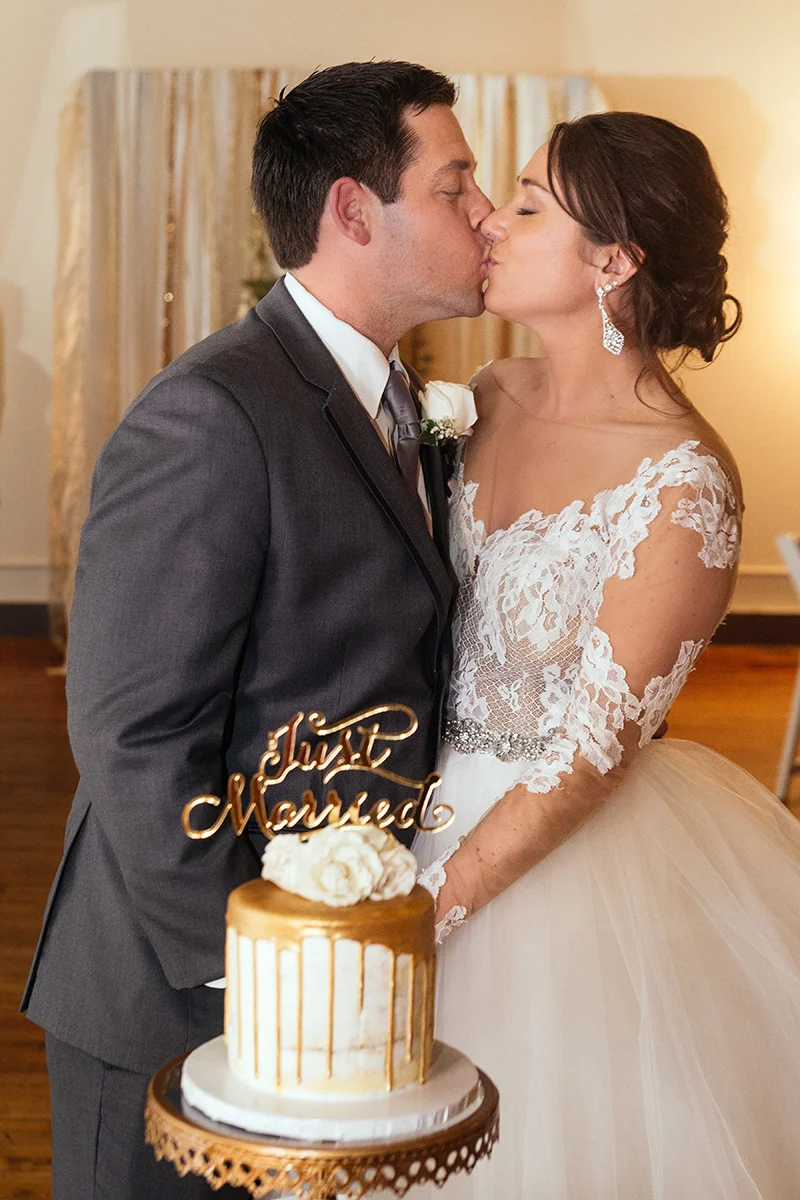 Creativo Loft small wedding venue Chicago - romatic gold and ivory wedding