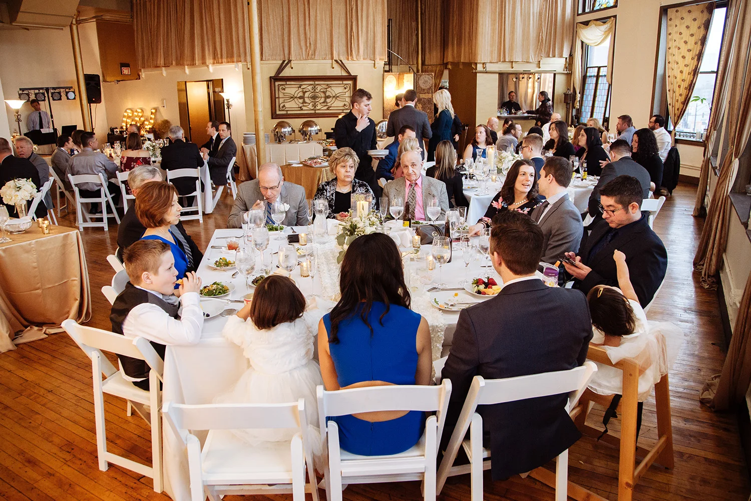 Creativo Loft small wedding venue Chicago - romatic gold and ivory wedding