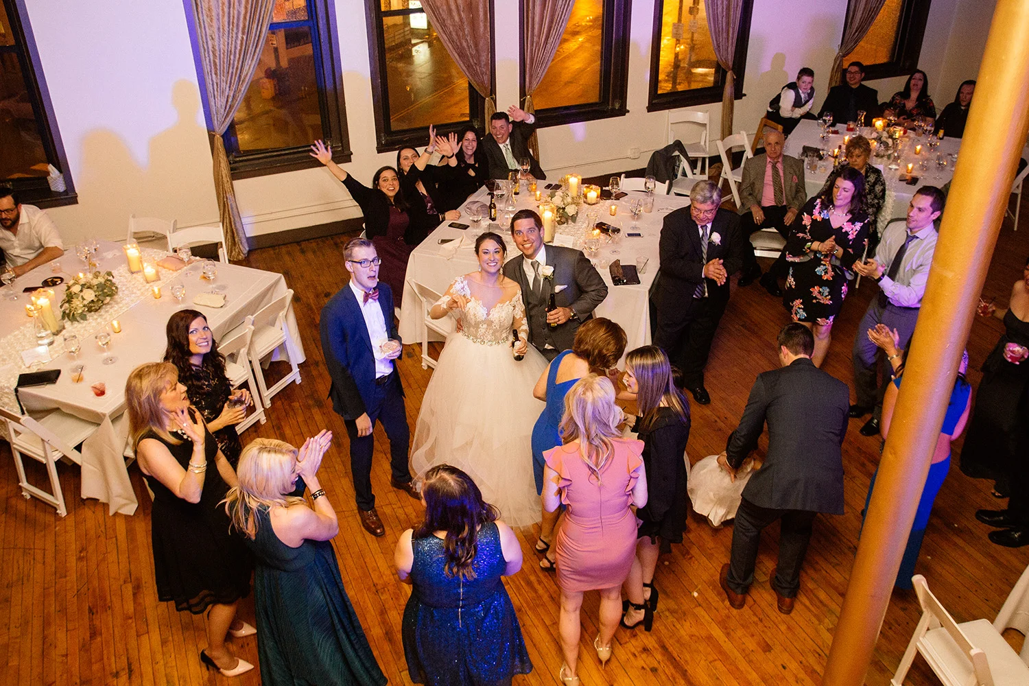 Creativo Loft small wedding venue Chicago - romatic gold and ivory wedding