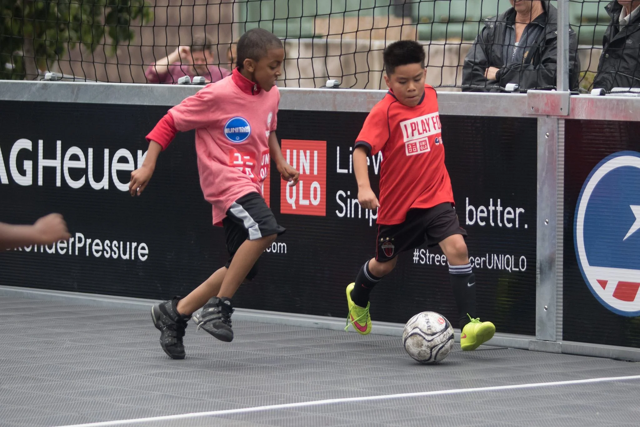 En los Estados Unidos nos perdemos de mucho talento latino. Bajo el modelo de “pagar para jugar” en las academias de fútbol, se necesita más creatividad y compromiso para poder crear mayores oportunidades para latinos. (Foto cortesía de Street Soccer USA)