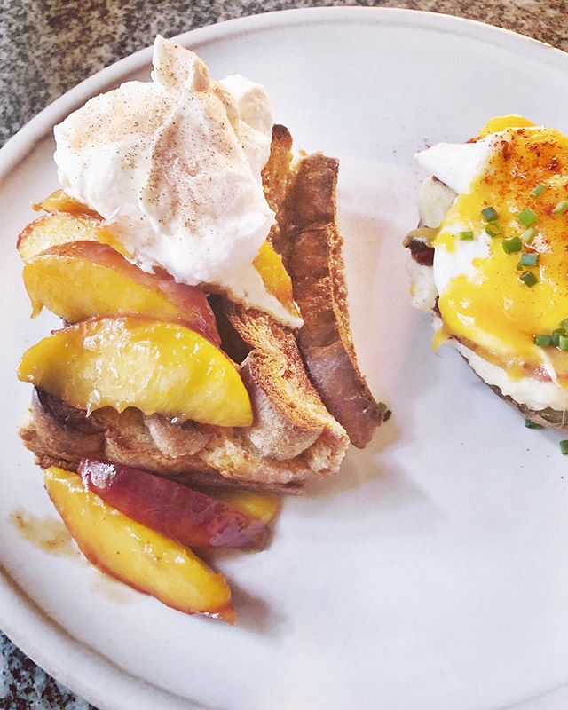 Baked French toast topped with fresh vanilla bean whipped cream and warm, buttery peaches 🍑 this morning at #batterbyhouse .
.
.
.
.
.
#brunch #foodporn #foodcoma #frenchtoast #hudsonvalleyeats #hudsonvalleyfood #brunchtime #brunchnyc #brunchlife #p