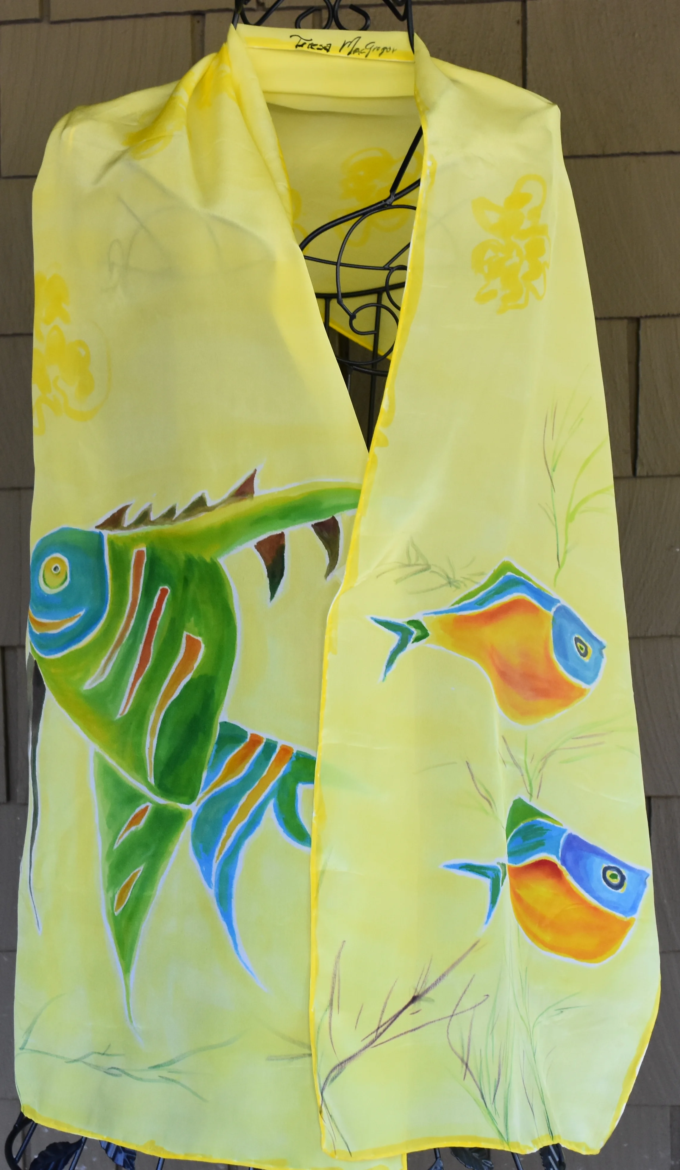 Trois Poissons in yellow