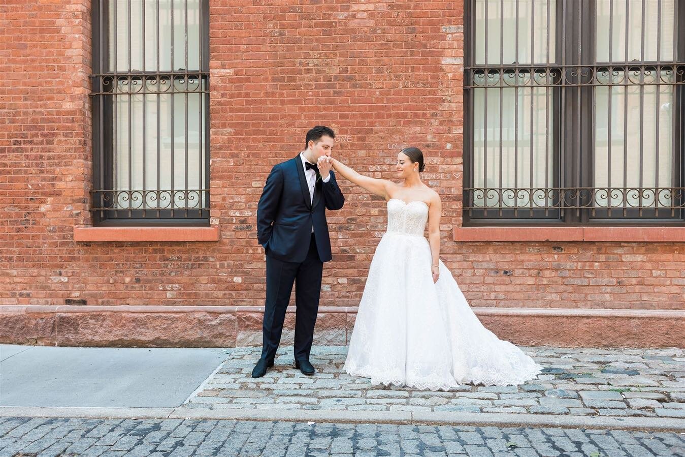 Nothing quite like a NYC wedding 
.
.
Bride - @julietteklemperer 
Groom- @jonny_arenson 
Makeup- @makeupby_flynn 
venue - @tribecarooftop360 

 #newyork_ig #loves_nyc #weddinginspiration #weddingphotographer #weddingplanner #weddingideas #engaged #we