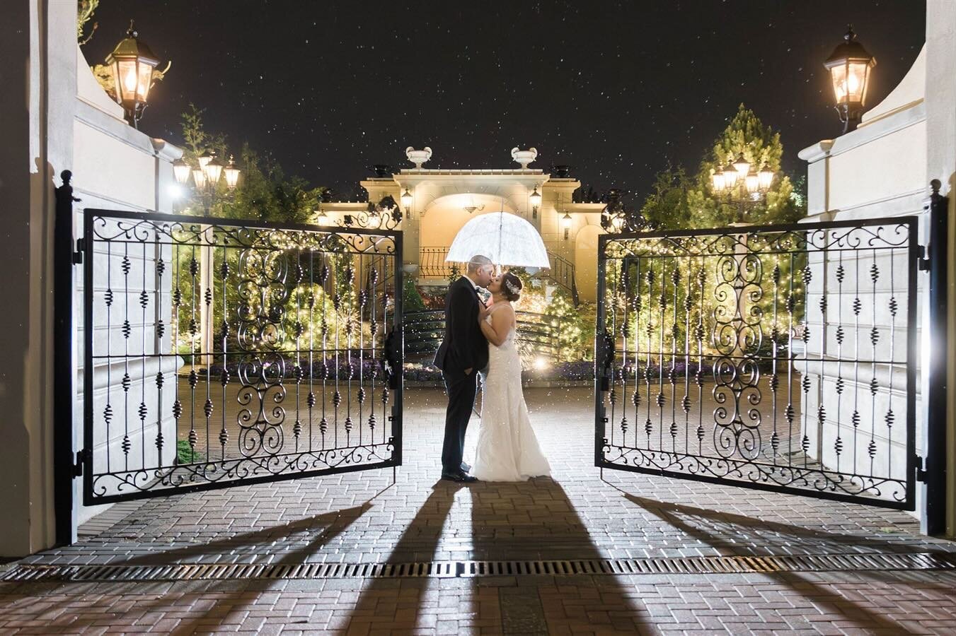 Attention: Rainy Day Brides - This is your sign to get that night 📸 no matter what. You won&rsquo;t regret it !! 
.
.
#rainwedding #rainphotography #canonphotography #weddingphotography #nightshot #highendweddings #bestofweddings #weddingideas #newy