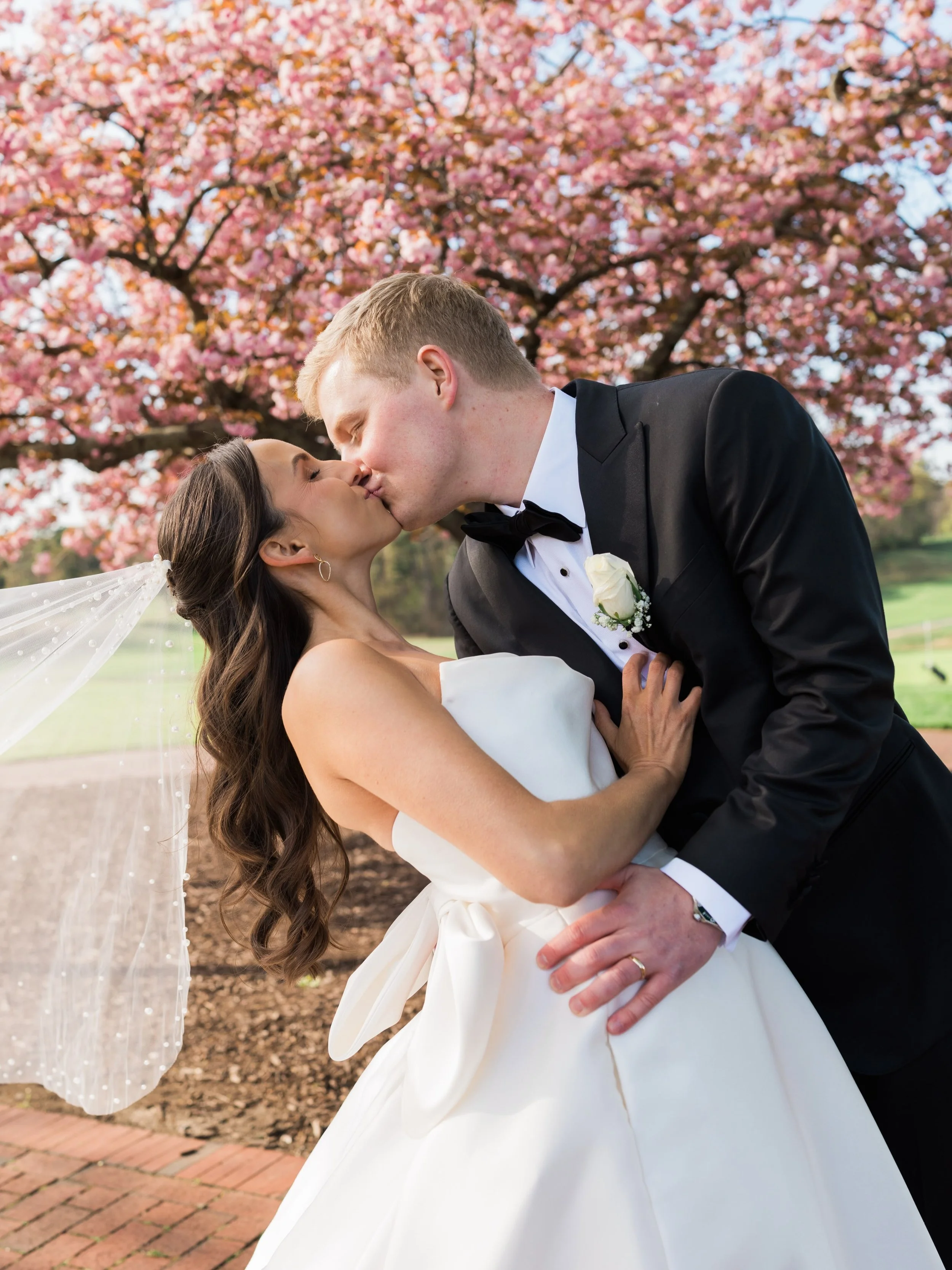 The moments you&rsquo;ll frame for generations take only a second, but last forever.  Could not have asked for a more perfect day for our clients and it shines through on every photo.  Heritage Club had the flowers in bloom for these gorgeous outdoor