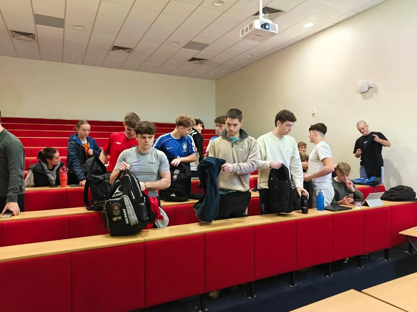 💼✨ Huge thanks to Mo Ghandi, University of Nottingham alumnus and proud @southgatehockeyclub member, for delivering an incredible CV Writing Clinic!

Mo shared brilliant insights on crafting standout CVs and navigating career paths &mdash; packed wi