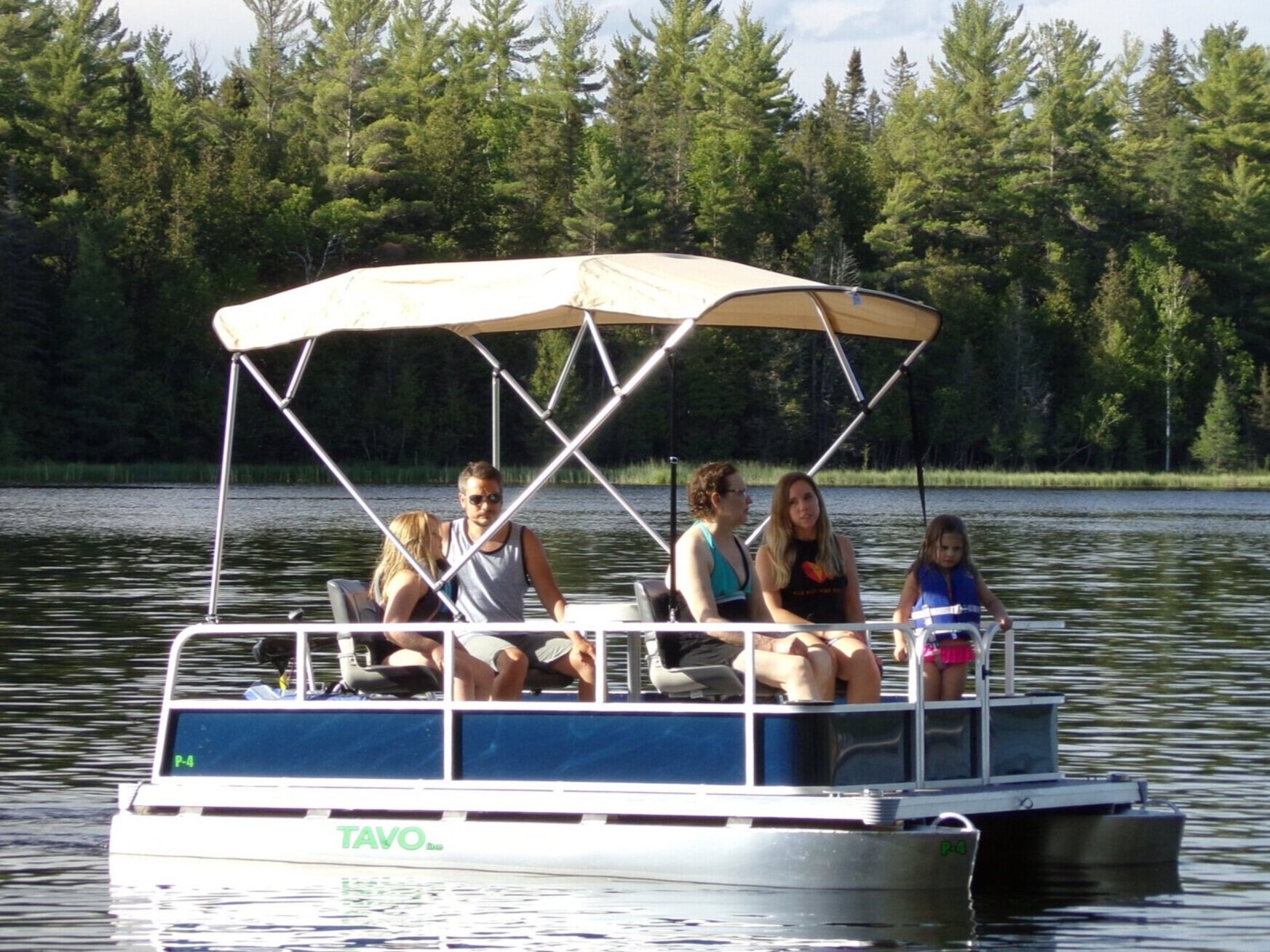 TAVO TOON P-4: four-person compact pontoon boat, lg deck and playpen,  trolling or gas motor, options — TAVO
