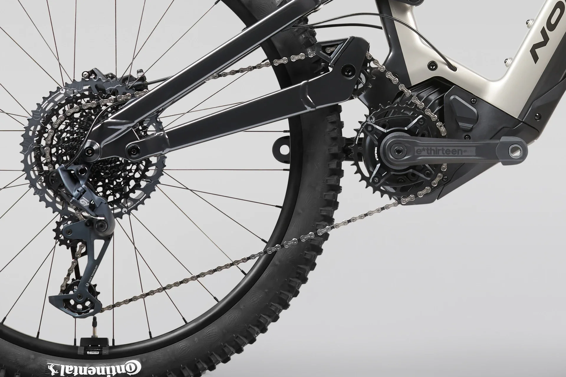 range_vlt_c2_silver_drivetrain_detail_bg-xl.webp