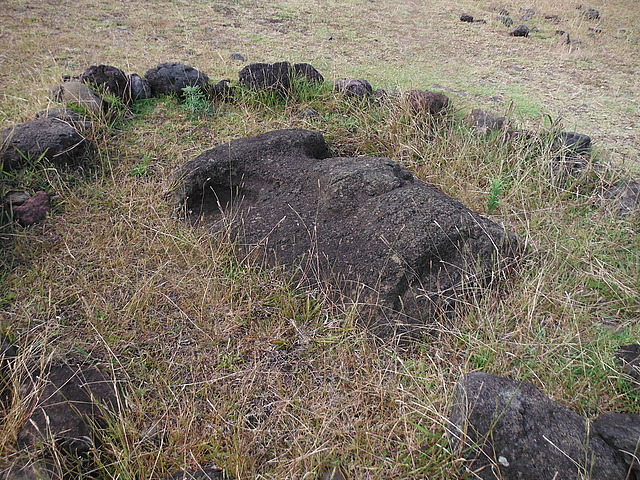13.1394239906.moai-face-on-the-ground.jpg