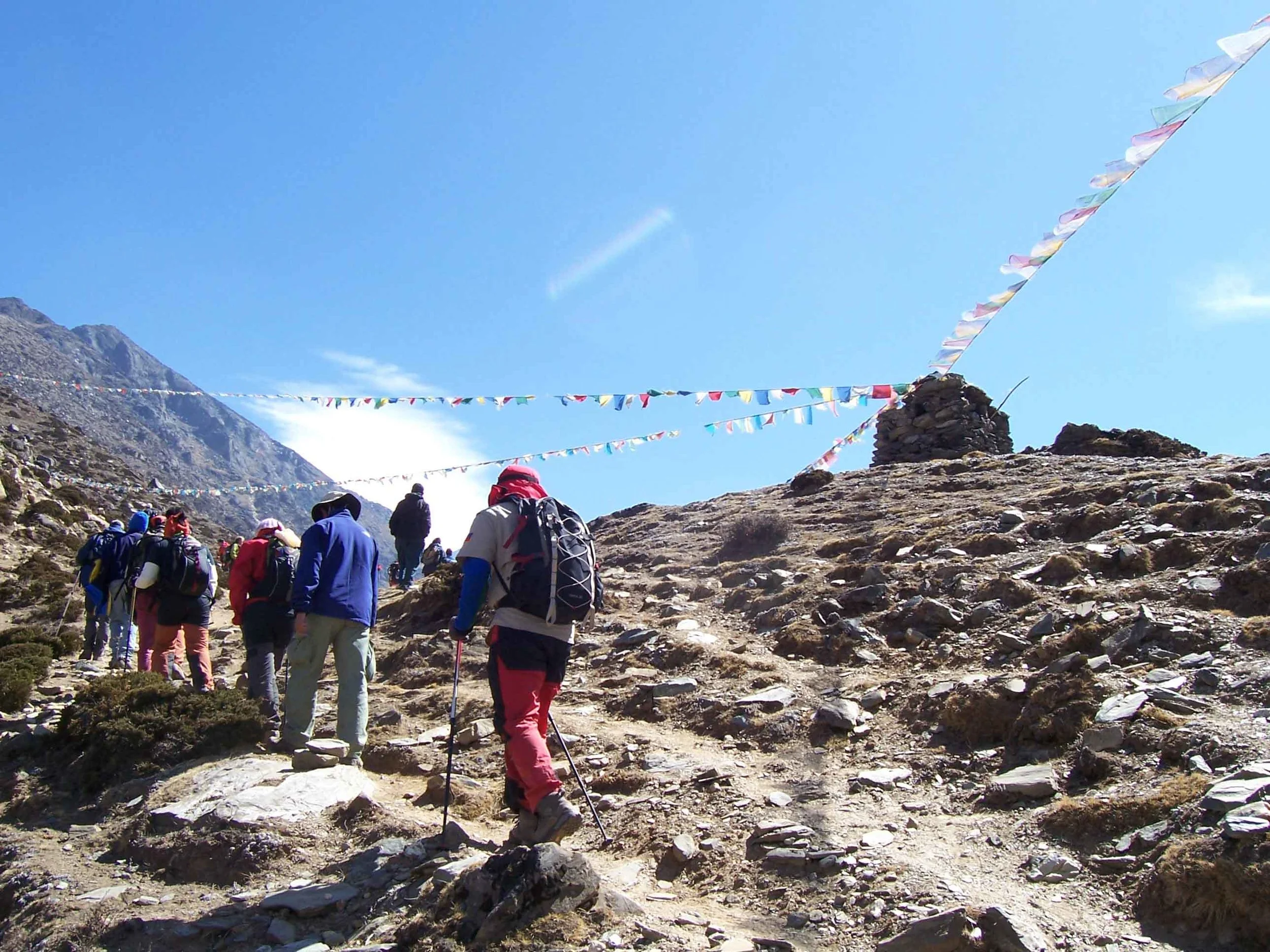 Philippine expedition team en route to Everest base camp.