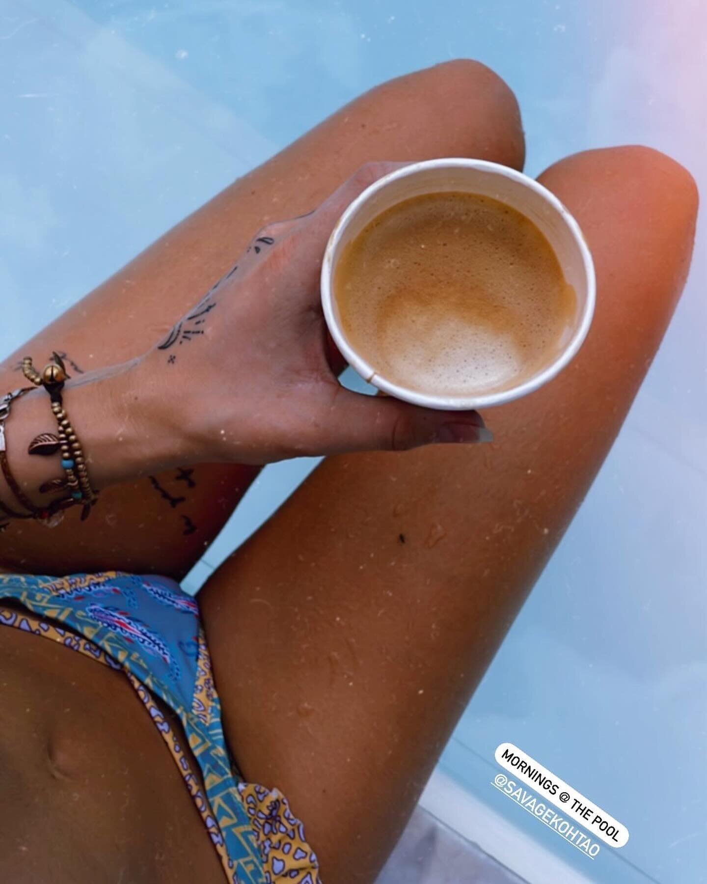 Poolside mornings: coffee,sunshine ☕️☀️🌴 #kohtao #kohtaothailand