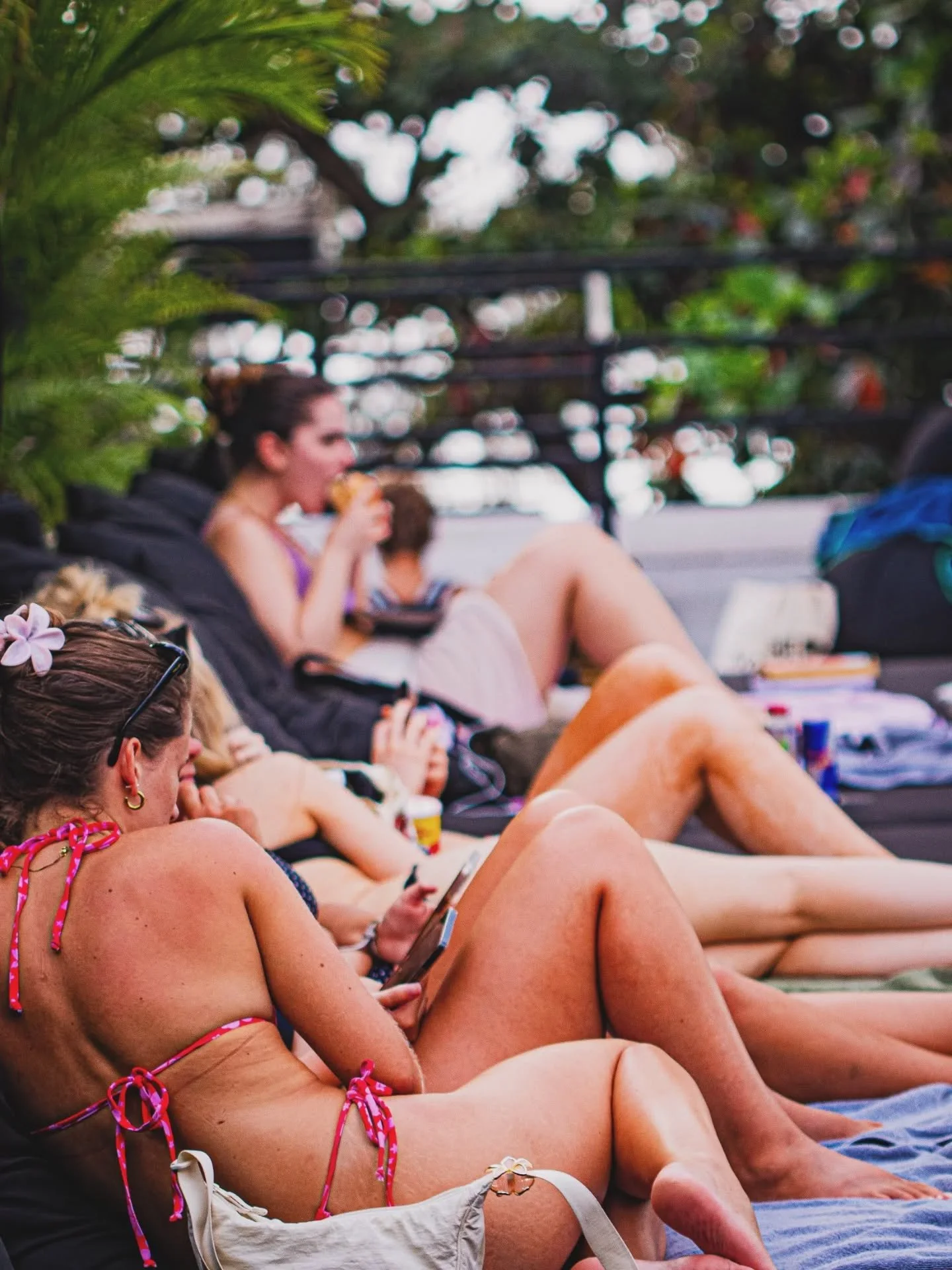 BBQs at Savage 🔥

Plates filling up 🍽 
Drinks flowing 🍸 
Random conversations
New friends you didn't have this morning

This is what hostel life should feel like 🤍

#SavageHostel #kohtao #islandlife #communityfirst