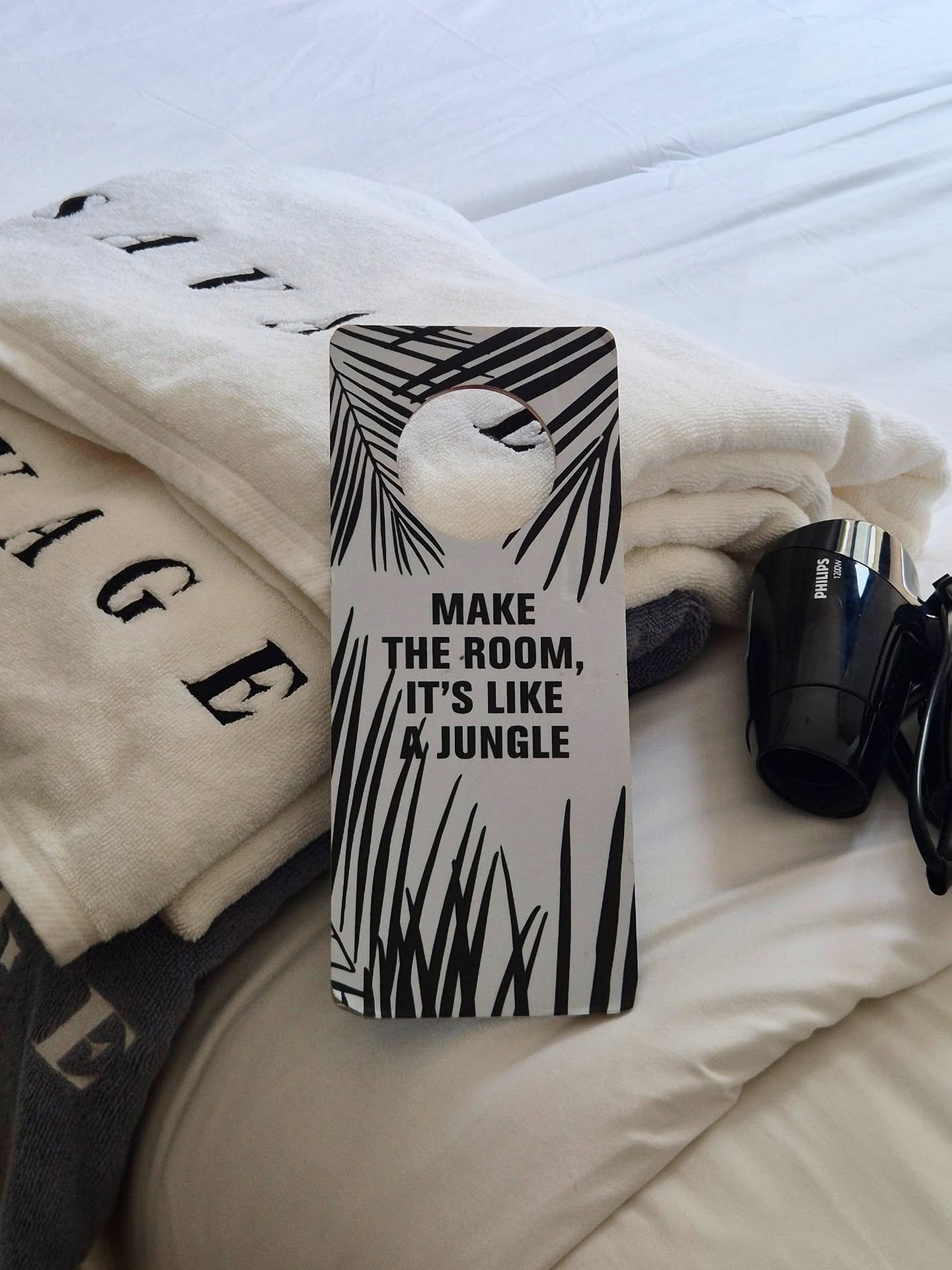 Make the room.
It&rsquo;s like a jungle. 🌿

Soft beds, fresh towels, jungle views and all the little things you need to feel at home on Koh Tao.

Sleep well, tiger. 🐅

📍Savage Hostel, Koh Tao, Thailand 🇹🇭 
https://www.savagekohtao.com/hostel-koh