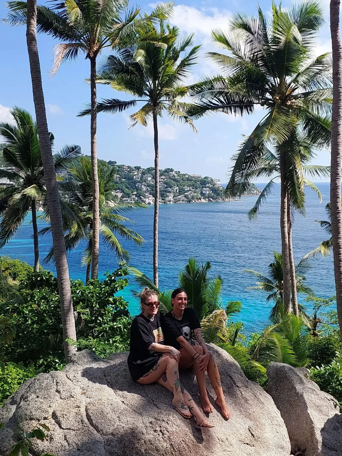 Early starts, jungle trails and views that make it all worth it 🌴

This is your reminder to explore Koh Tao beyond the beach, your Savage crew is waiting.

📍Savage, Koh Tao, Thailand 🇹🇭 
https://www.savagekohtao.com/

#savagehostel
#kohtaothailan