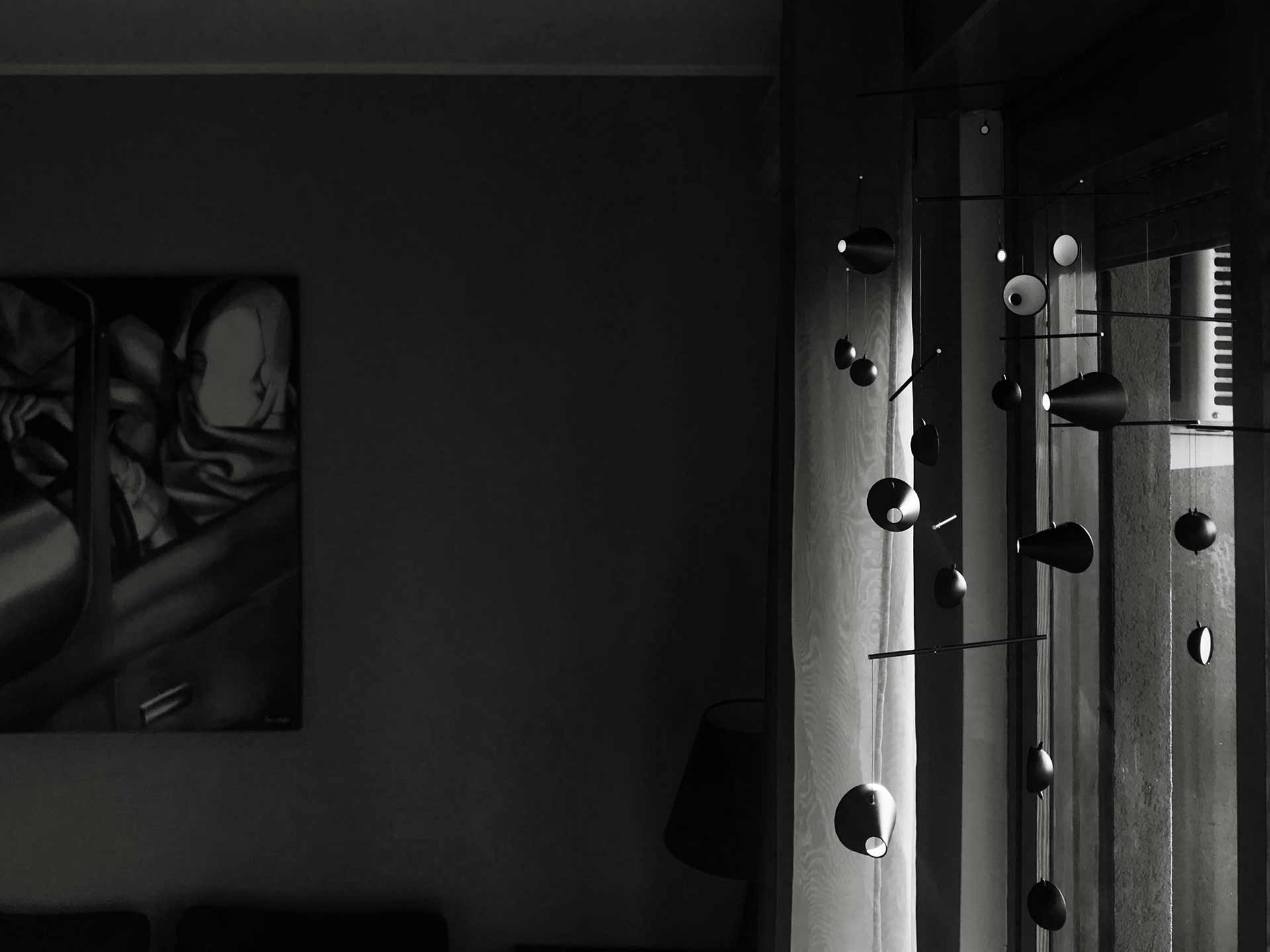 It has flexibility on usage, and is able to manipulate the light source differently depending on the user. For example, it can be placed near your favorite floor lamp, or by a window hit with sunshine. This product is capable of adorning light existing in varying sceneries.