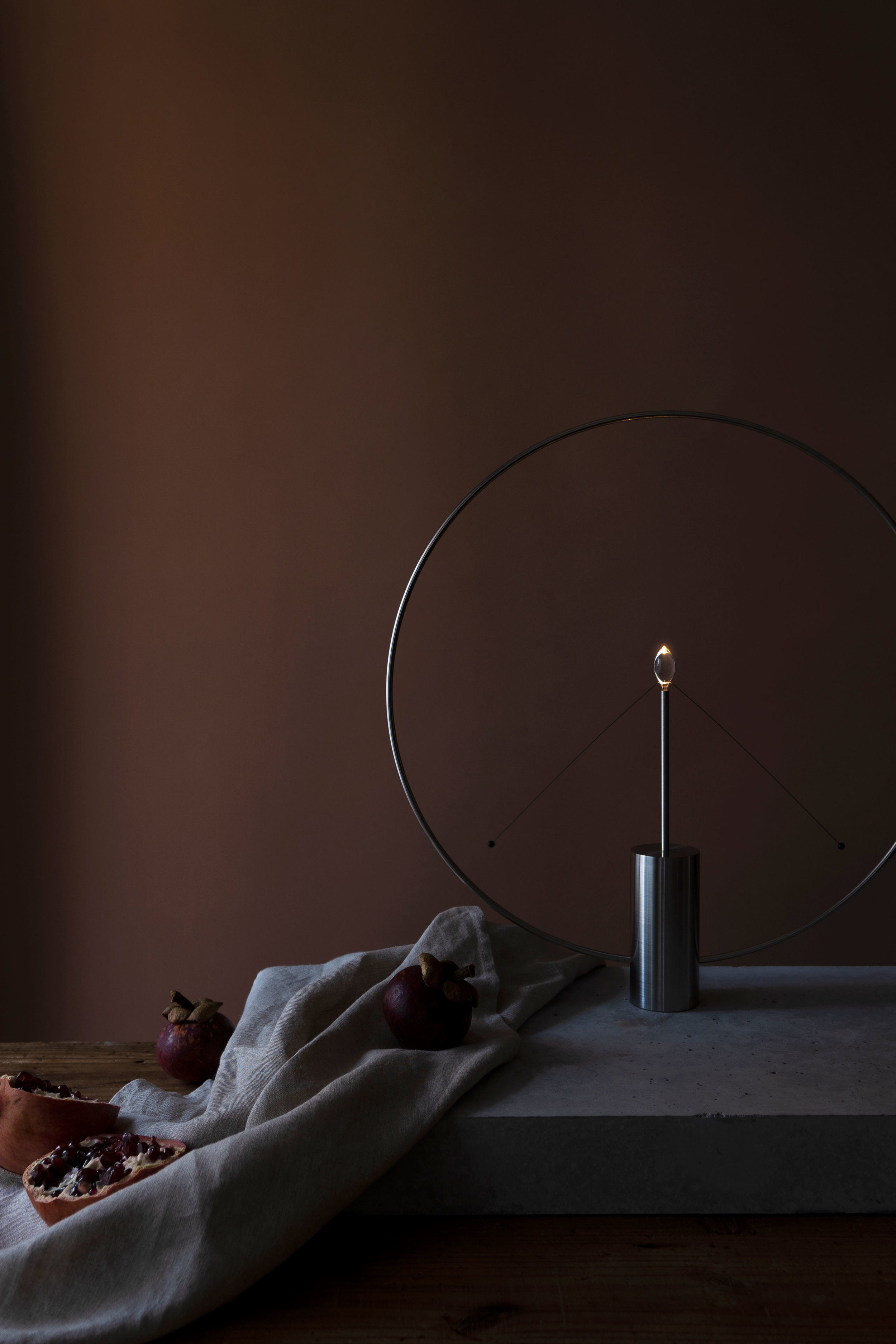 “eat” allows fire to be mobile, and is symbolic of a lantern that gives fire the freedom to move.