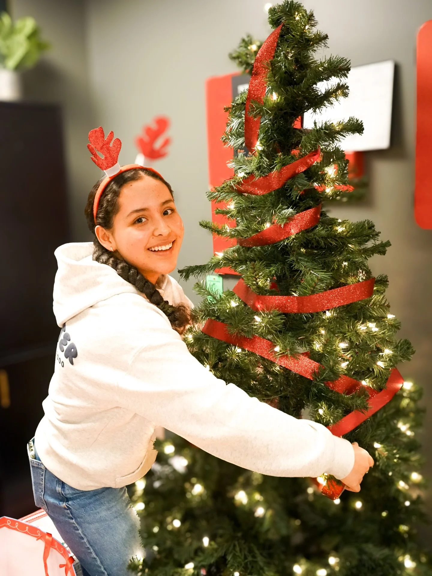 We got a head start at getting @arisechurchdenver ready for Christmas! Hope you like it 🙏 &hellip;if you don&rsquo;t, it was the  @yoprosarisechurchdenver who decorated 🤭🎄🎁