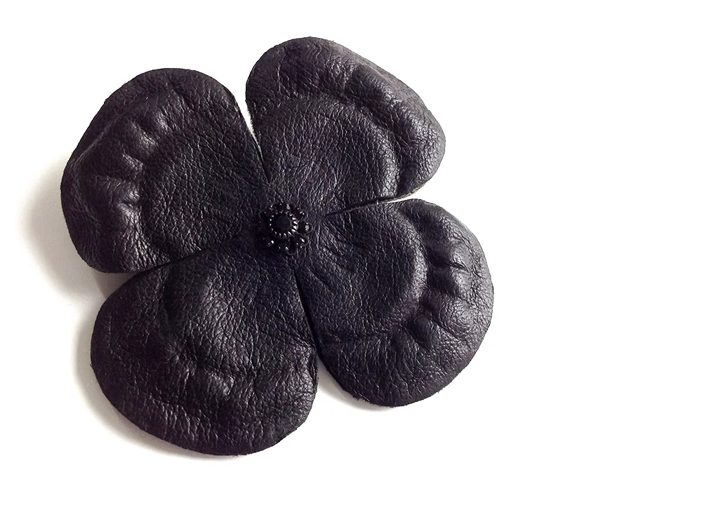 blackleatherpansy3.jpg