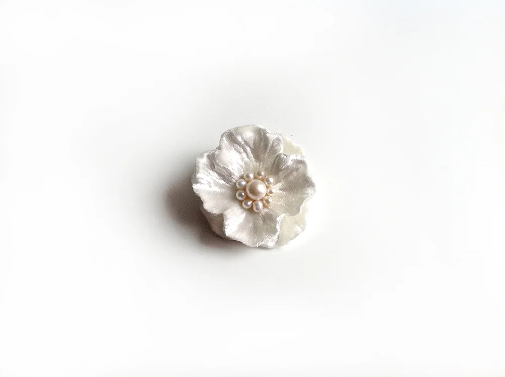whitebrooch1.jpg
