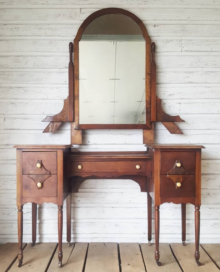 green emerald velvet dress Amazon.com: HEBEHO Mid Century Antique Makeup Vanity 39in, European Vintage  Brown Makeup Table with 5 Drawers and Mirror, Fabric Upholstered Stool,  Bedroom Dressing Table for Women Girls, 100x48x78cm : Home & Kitchen