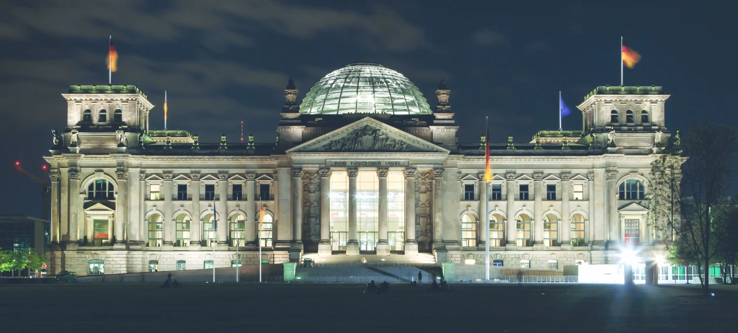 德國國會夜景 Reichstag building at night /維基百科