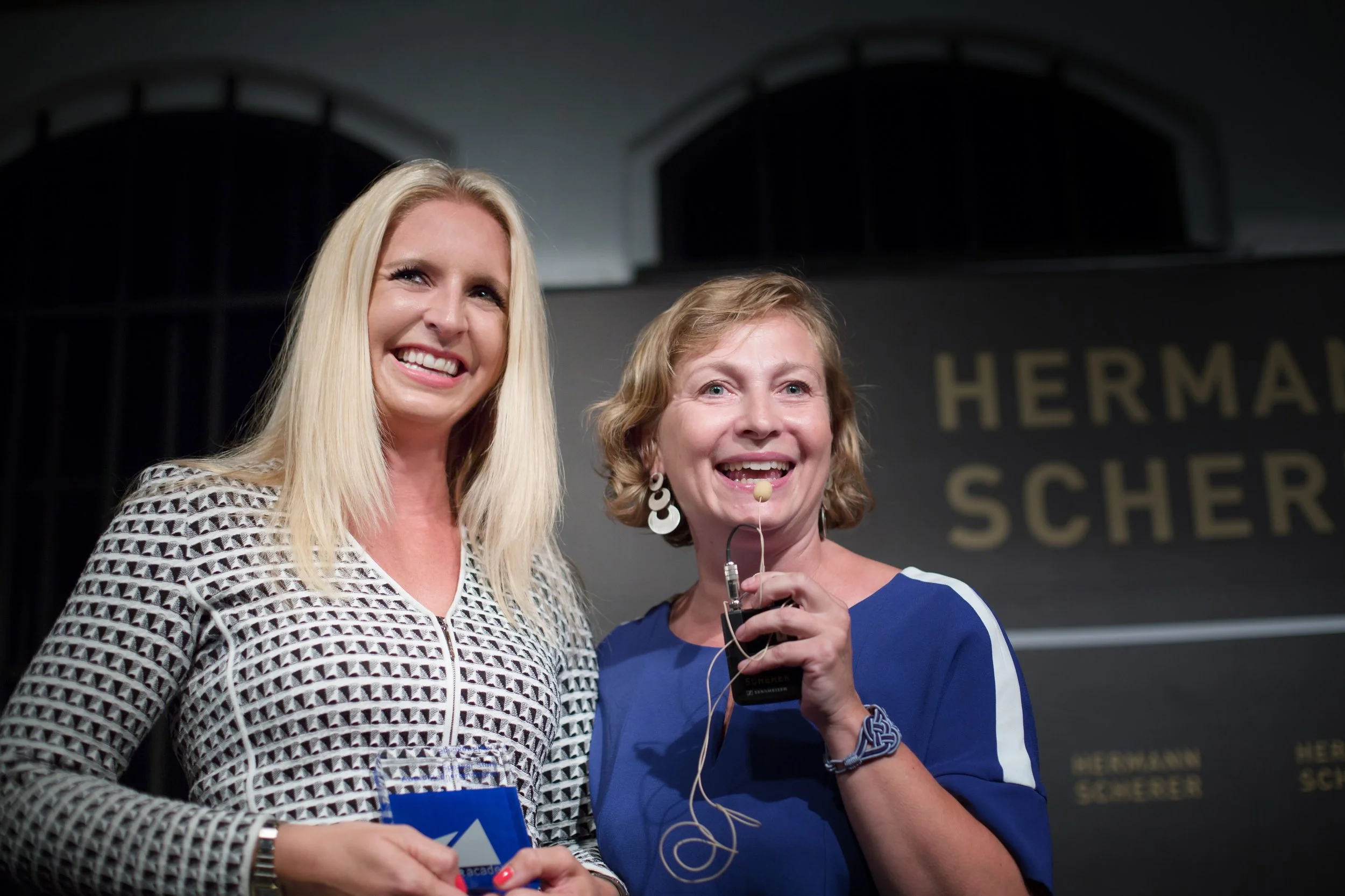 Erste Frau gewinnt den längsten Top-Speaker-Slam Europas (LifePR)