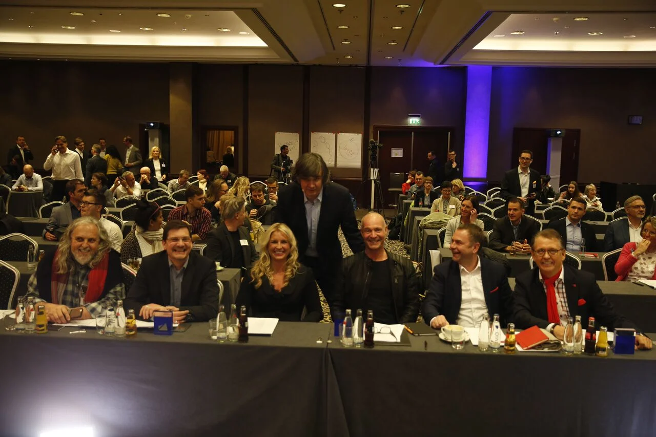 (Pressemitteilung) Speaker-Slam Weltrekord: In 5 Minuten zum Sieg 