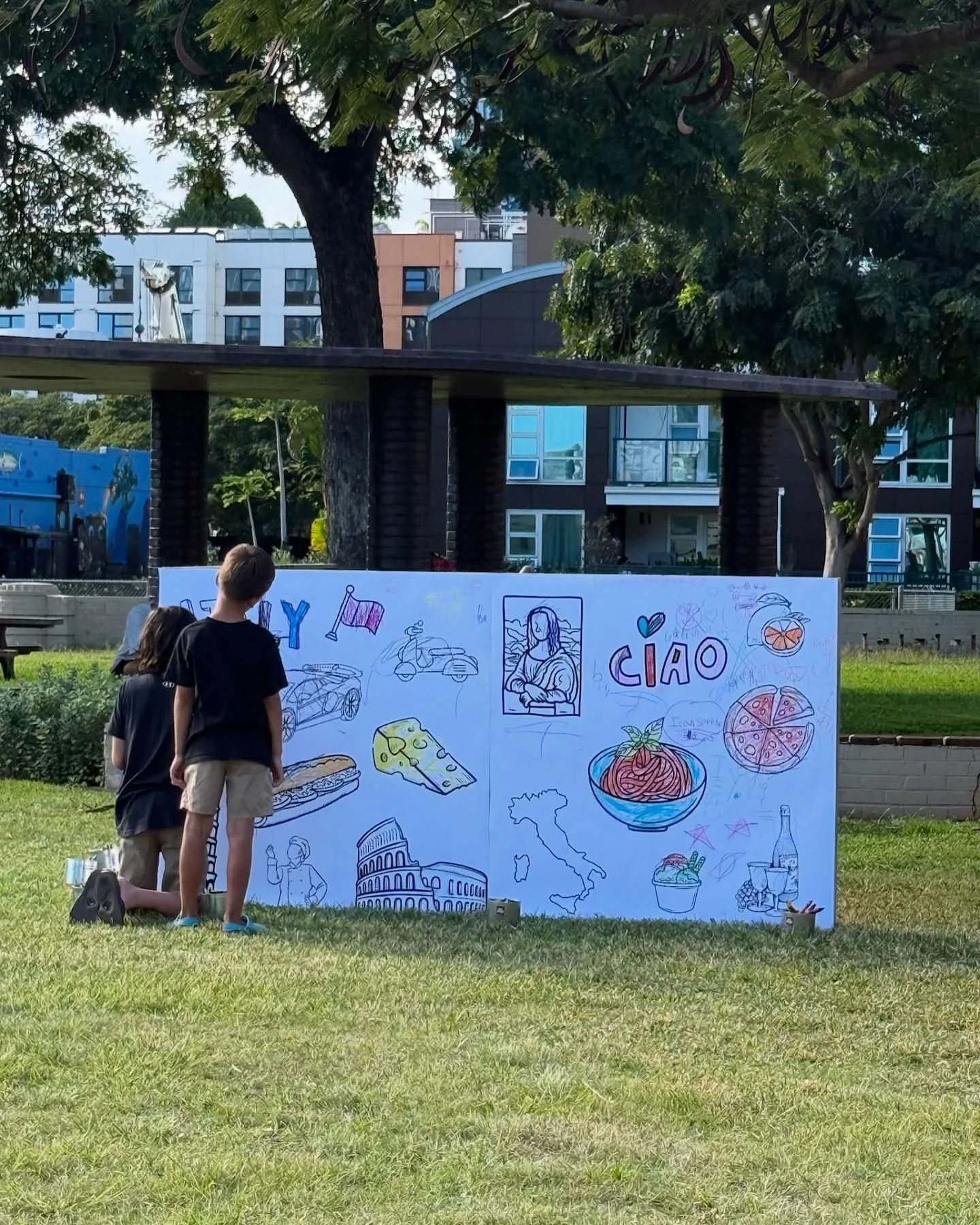 Dove c&rsquo;&egrave; famiglia, c&rsquo;&egrave; amore. 🫶 Where there is family, there is love.

Nothing makes us happier than seeing all of the families enjoy our Festa in Strada. This is really what it&rsquo;s all about! #festaitalianahawaii #hawa