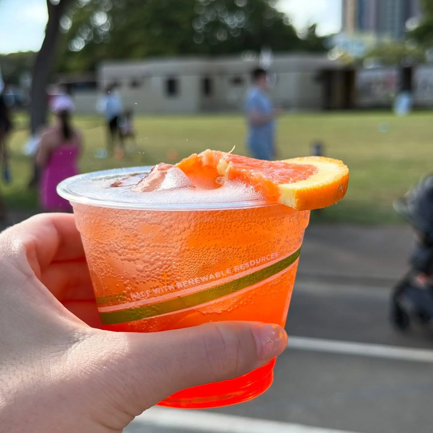 APEROL SPRITZ ✨ The iconic aperitivo originally created in 1919 in Padua, Italy, became the star of summer gatherings across the world, and you bet it was the star of last weekend&rsquo;s Festa Italiana Hawaii. Salute! 🍊🍾