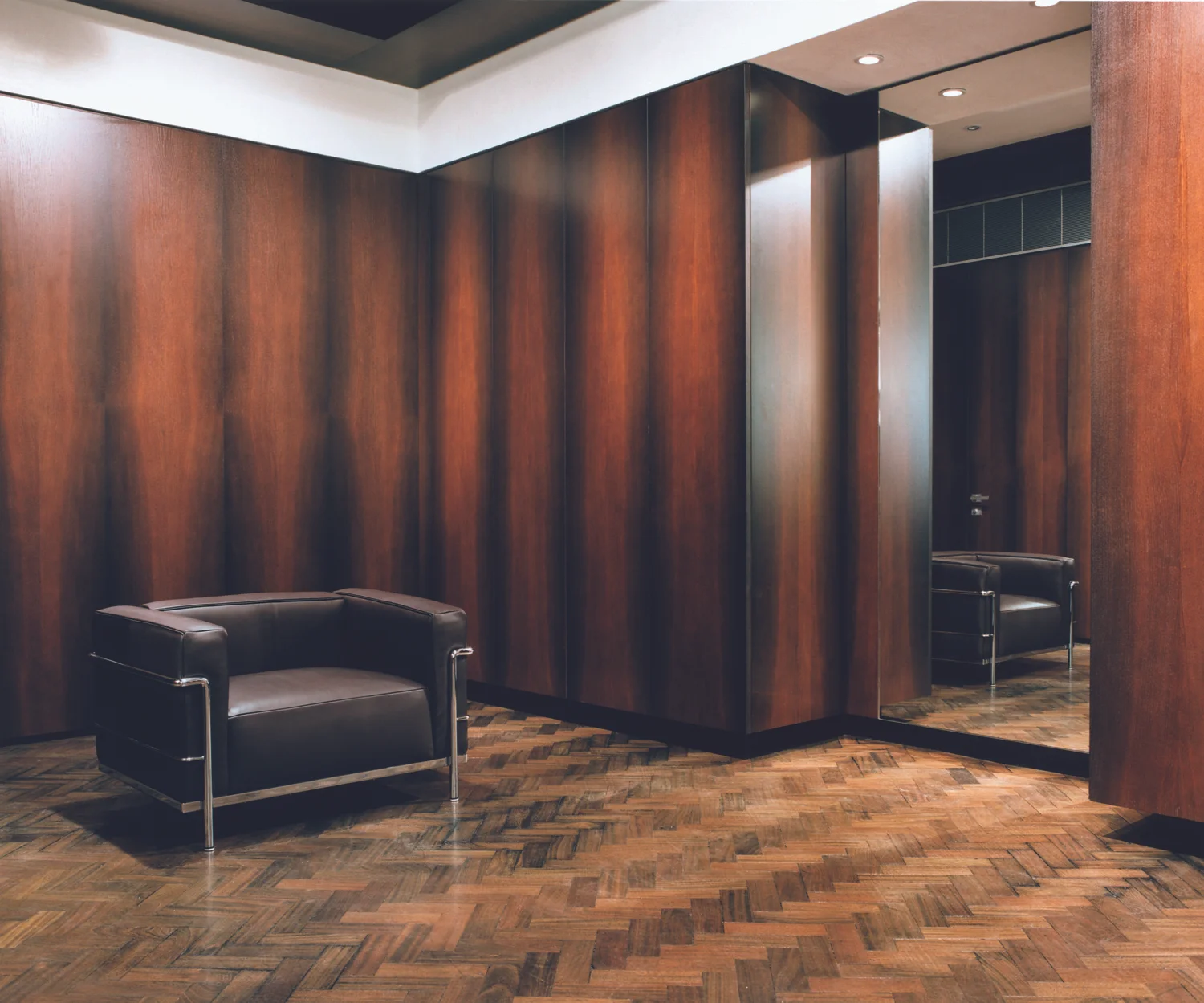 No.8 Savile Row, Kilgour Flagship, Design Carlo Brandelli May 2003.