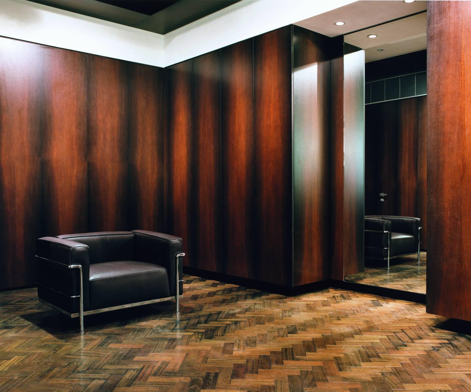 No.8 Savile Row, Kilgour Flagship, Design Carlo Brandelli May 2003.