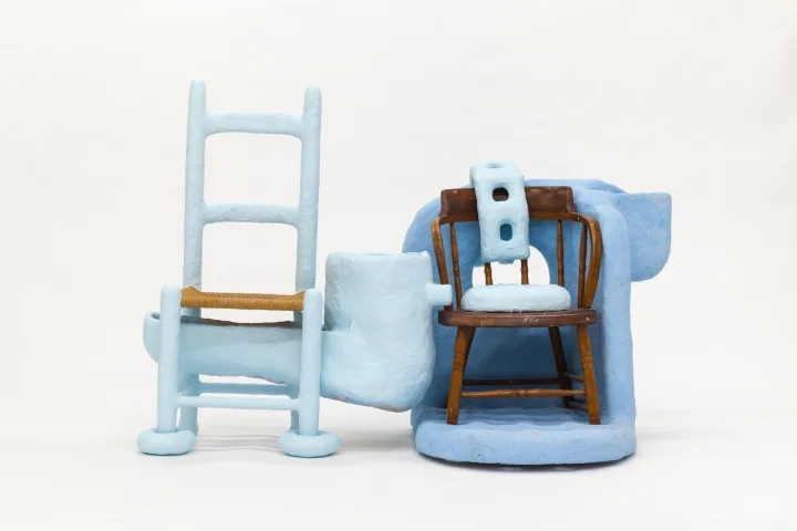 Thomas Barger, “Love Me, Protect Me Chair” (2018), paper pulp, plywood, two wooden chairs, polyurethane, and paint