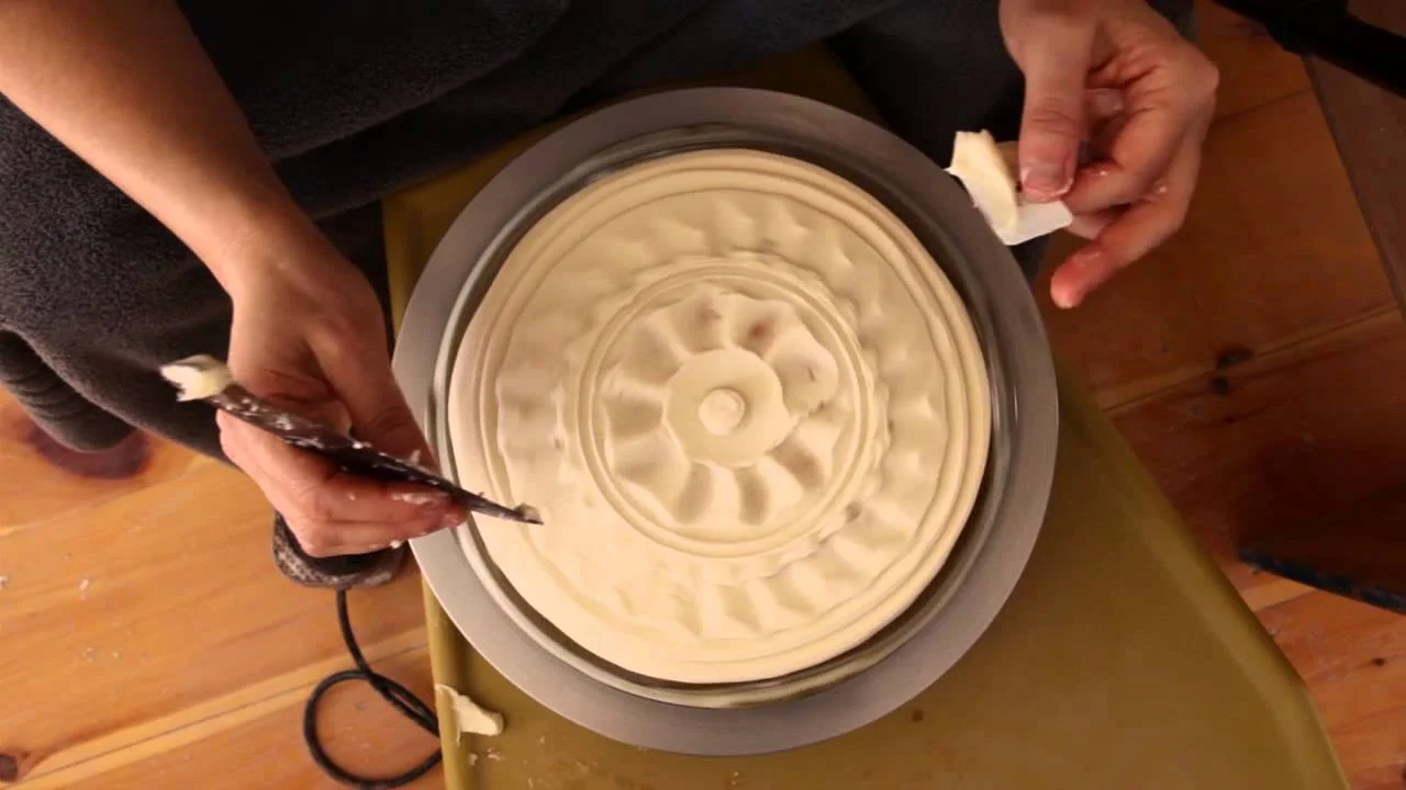 Screen shot of Ayumi Horie’s video “White Pots.”