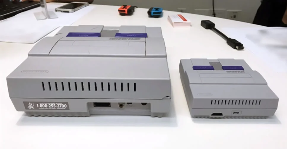 (LEFT) Original SNES, (RIGHT) SNES Classic Edition