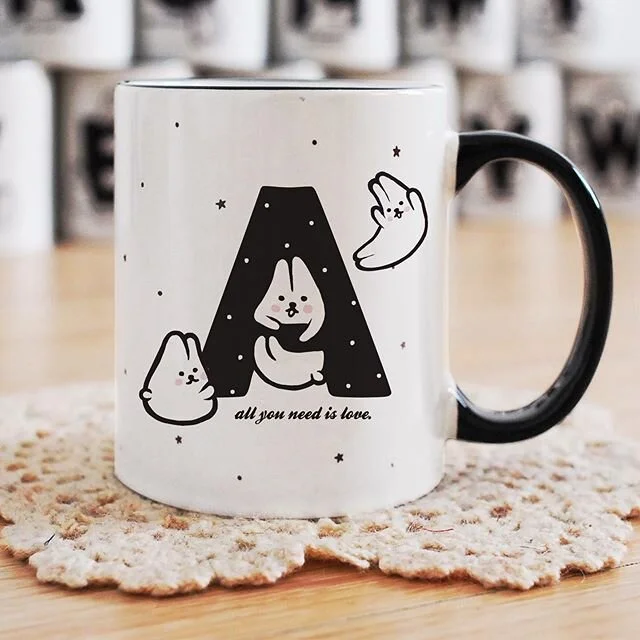 A cool drink on a hot day! It's Friyaaaay!!!⁣
#一杯茶的時光 🍵⁣
忙了一週，用可愛的麻糬兔馬克杯泡一杯檸檬薄荷香茶，沖散午後陣雨的暑熱，疲勞感瞬間消失，周末萬歲！❤️⁣
⁣
#馬克杯 #插畫 #morishu