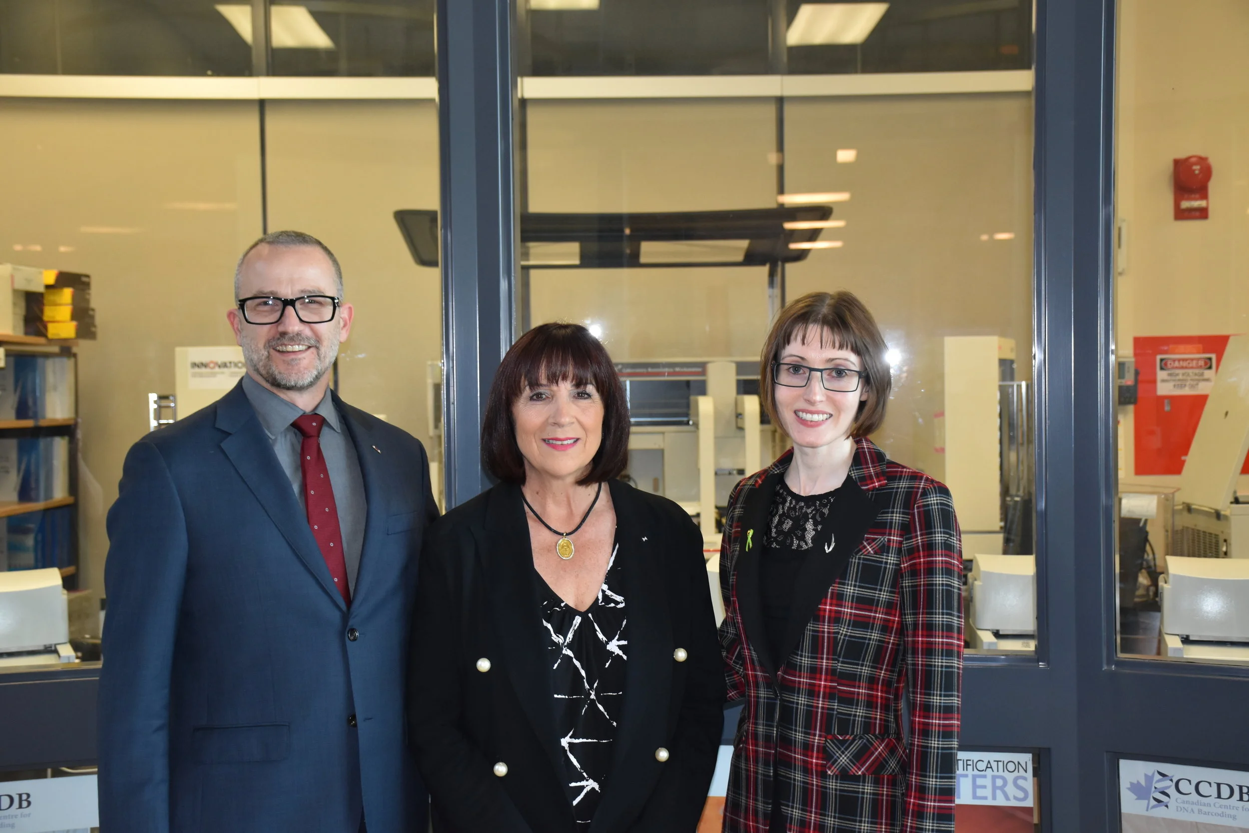 From left: College of Biological Sciences Dean Dr. Jonathan Newman, Rossana Magnotta, and Dr. Melanie Wills. Photo: Kevin Golsalves, University of Guelph.