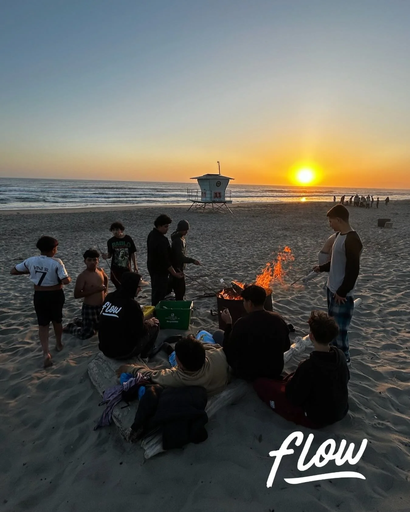 Still plenty of summer left!!! Text the homies &amp; catch a sunset. 🌅 #flowlovesyou