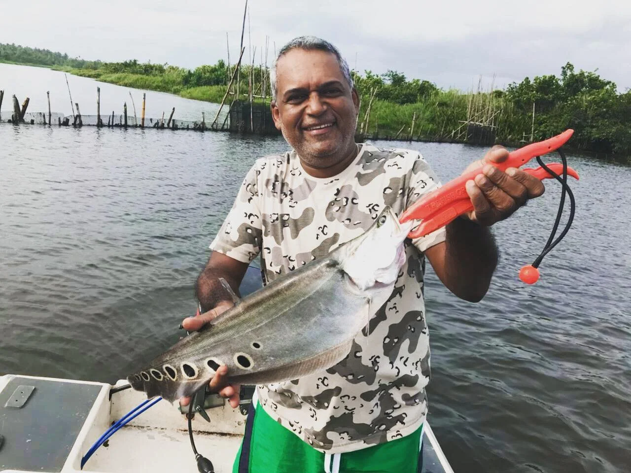 Bolgoda Lake fishing.jpg