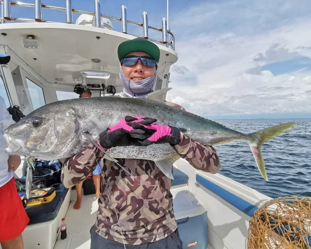 Big gold spot trevally jigging sri lanka.jpg