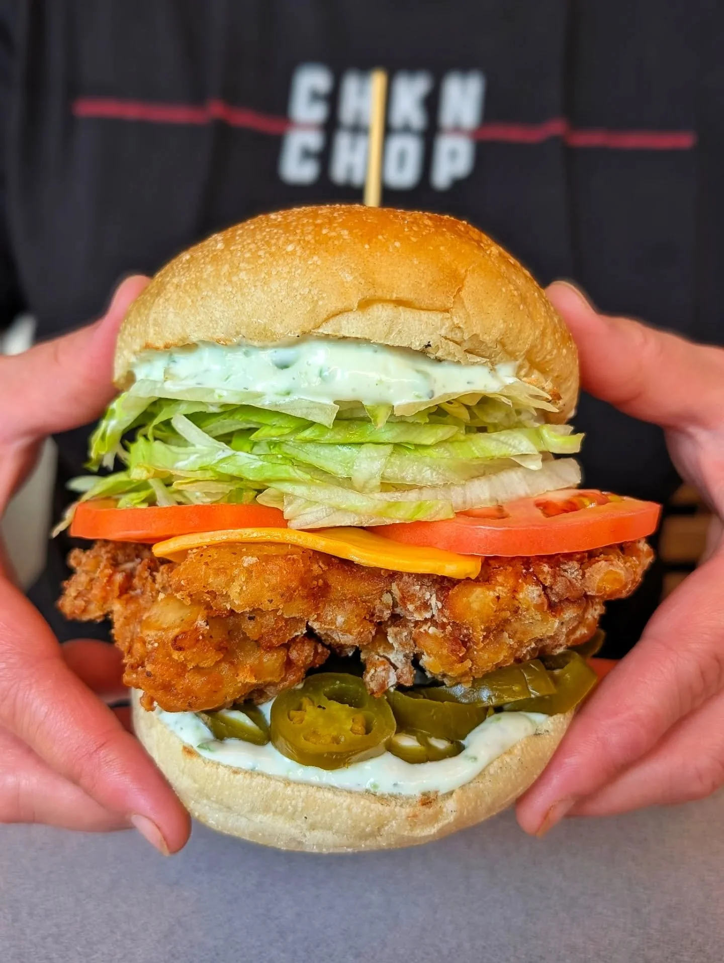 THE JALAPENO RANCH🌶️

FRIED CHKN 🐔 
JALAPENO RANCH DRESSING 🌶️
CHEESE SLICE 🧀
TOMATO 🍅 
LETTUCE 🥬 
PICKLED JALAPENOS 

available Sept 2 - 6