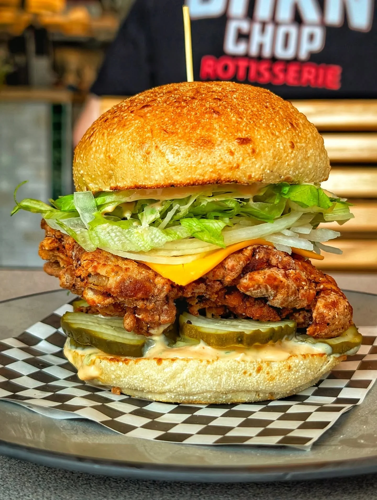 THE BIG CHKN

FRIED CHKN 🐔 
MAC BURGER SAUCE 
CHZ, PICKLES, ONIONS🧀🥒
LETTUCE 🥬

Available Oct 28 - Nov 2nd